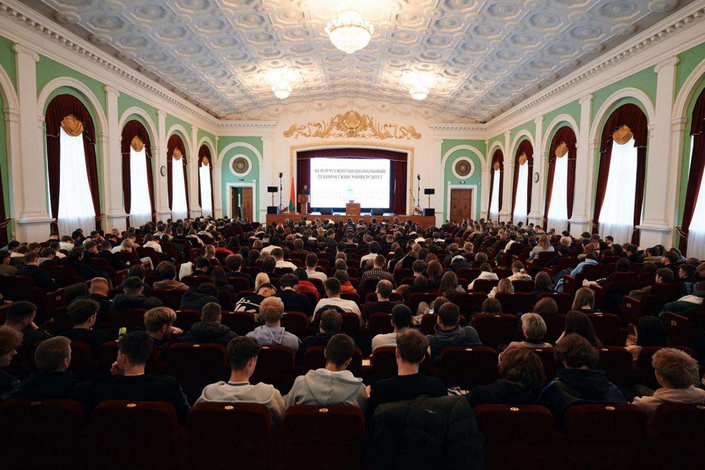 Профилактика правонарушений: в БНТУ прошла диалоговая площадка со второкурсниками